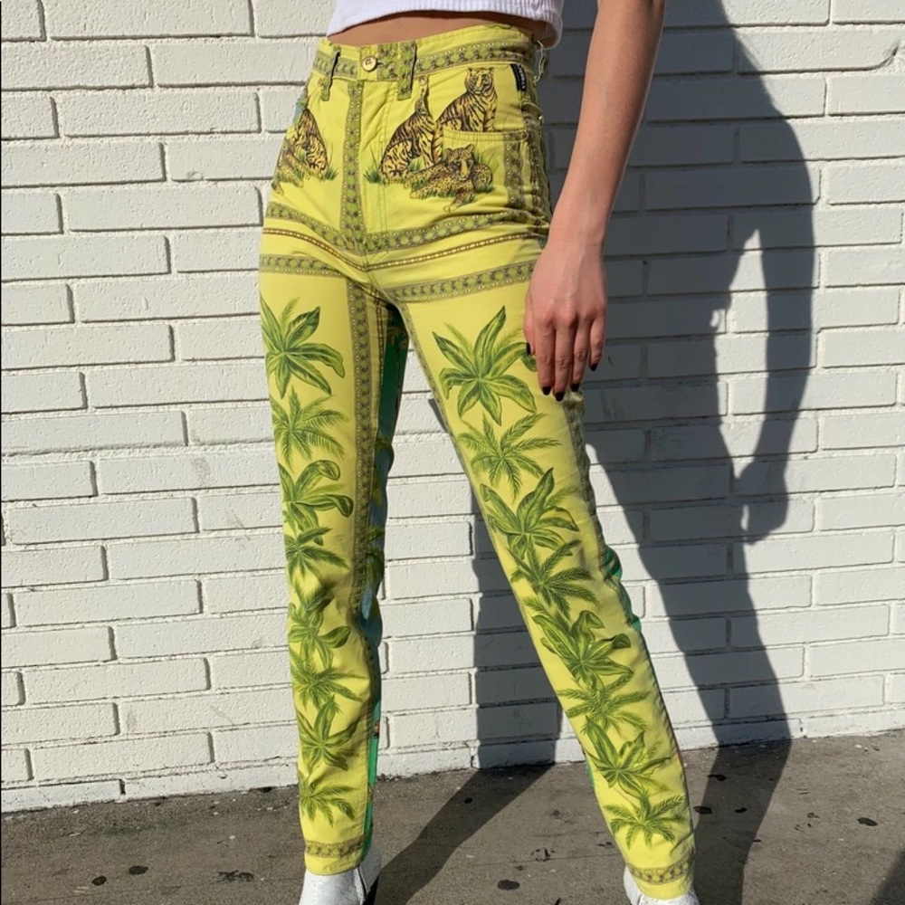DONT BUY! ISO vintage Versace jeans jungle Tarzan print in size 23/24